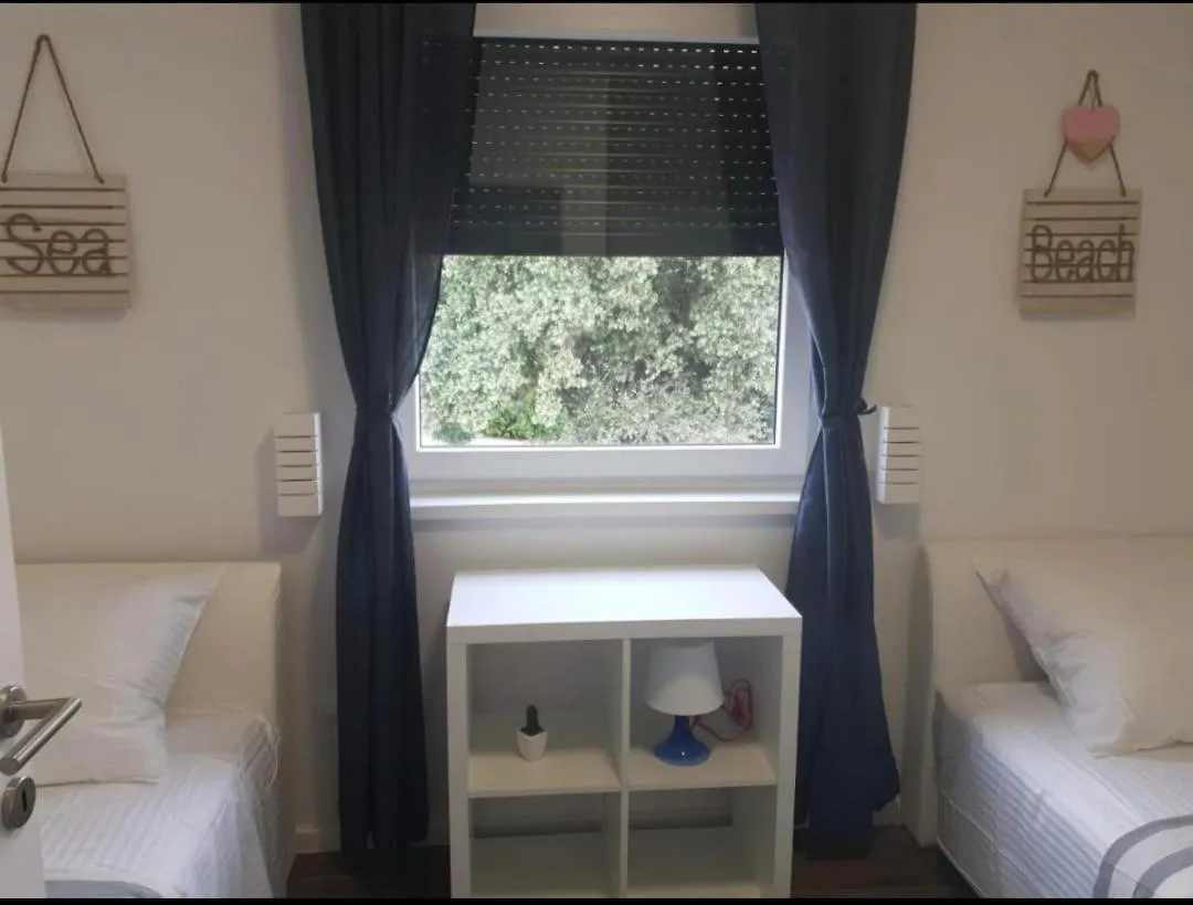 Black&White 1 Krk Town Apartment